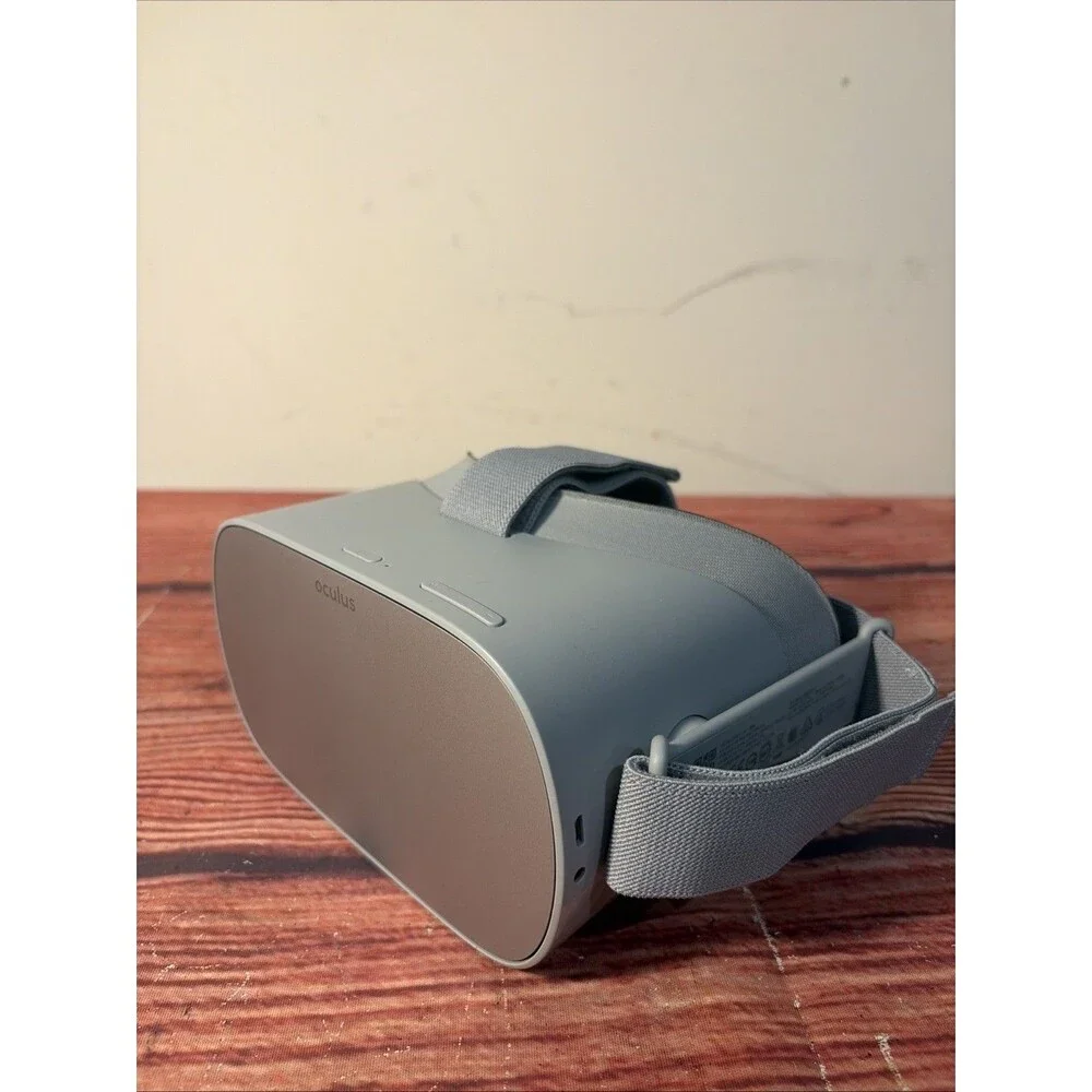 Oculus Go Standalone Virtual Reality Headset 32GB Gray Bluetooth Wireless